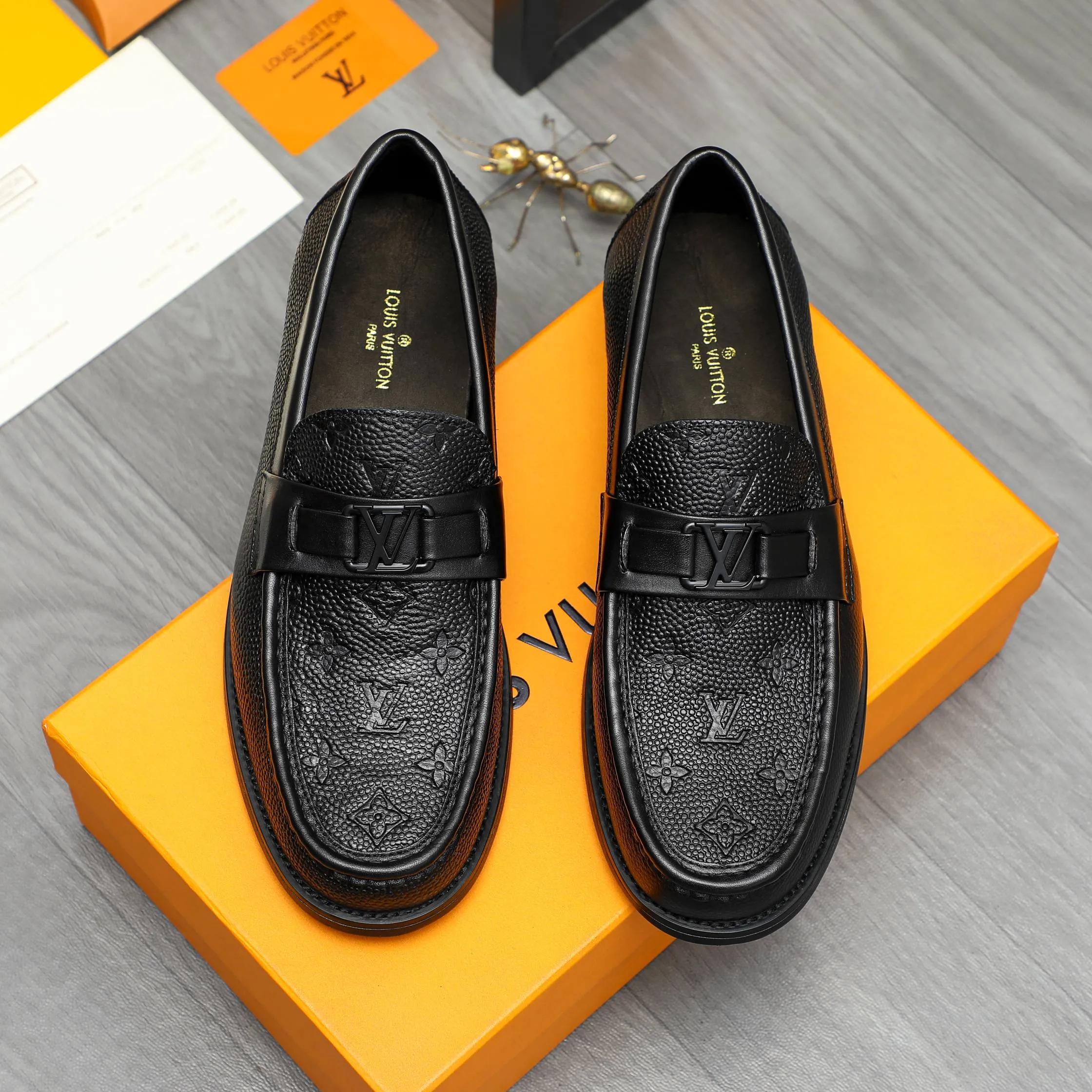 Men's shoes 💰420 Product trademark: LV "Louis Vuitton" business slip-on leather shoes Regular size: 38-45 (45 is custom-made and non-returnable) Product materials: Selected grain embossed cowhide upper, cowhide lining, original outsole